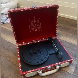 Vintage suitcase turntable